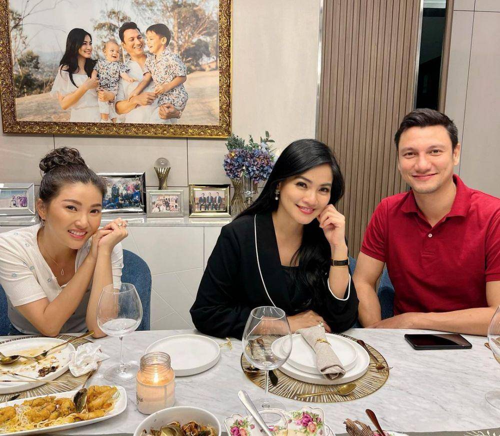 potret Sarwendah berkunjung ke rumah Titi Kamal (instagram.com/titi_kamall)