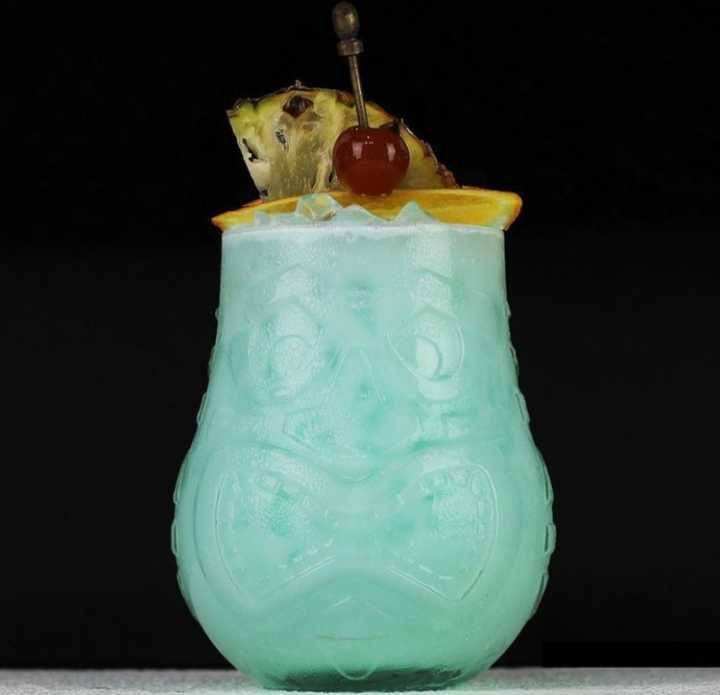 blue hawaiian (instagram.com/pumaricardofuenzalida)