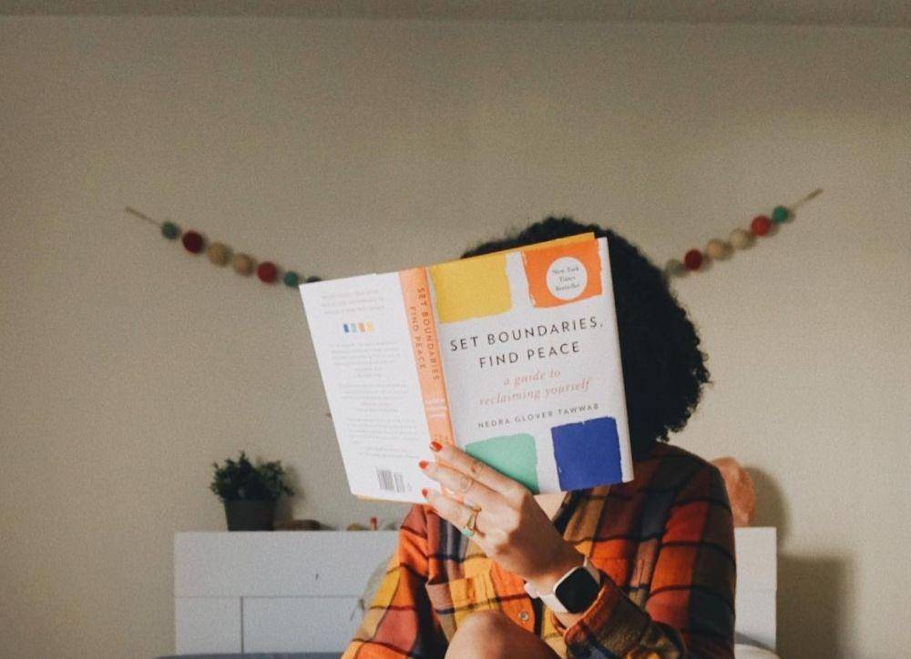 buku Set Boundaries, Find Peace oleh Nedra Glover (instagram.com/jenayross)