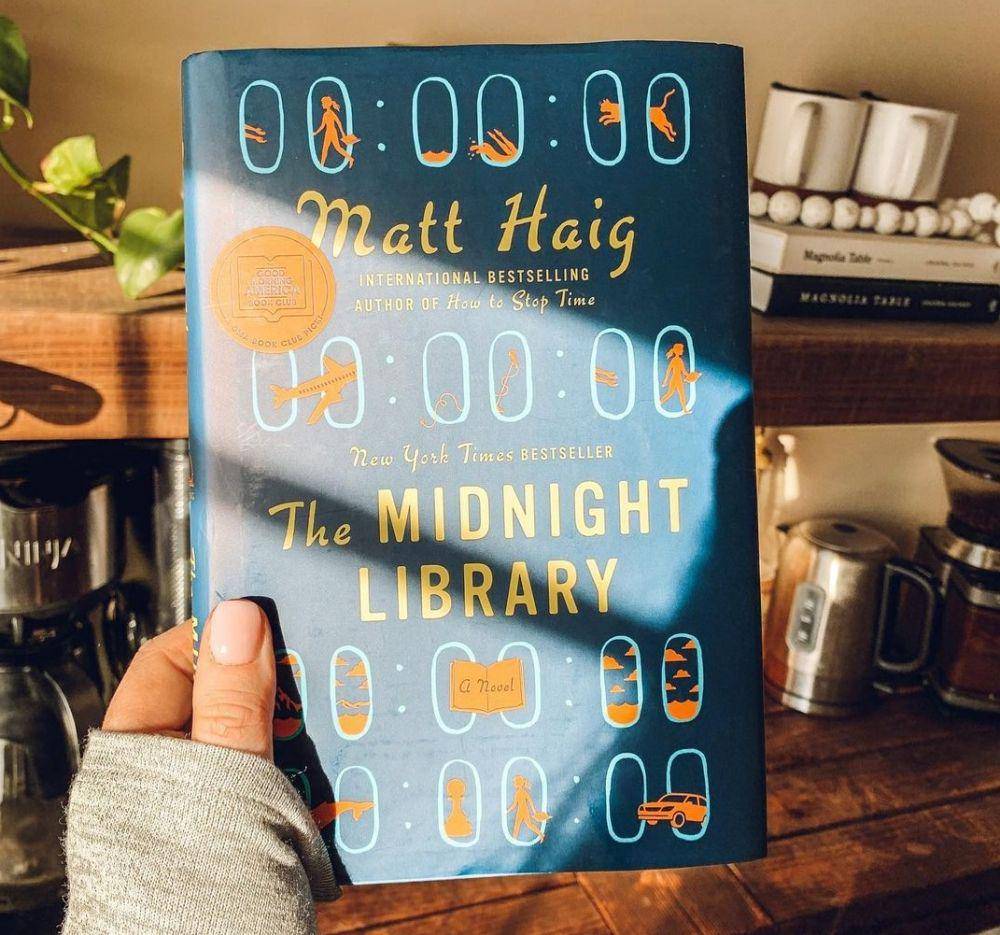 Midnight Library karya Matt Haig (instagram.com/b00ktrovert_)