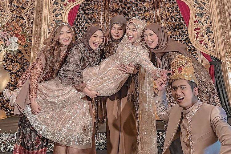 Tamu ngunduh mantu Ria Ricis dan Teuku Ryan (Instagram.com/marishachacha)