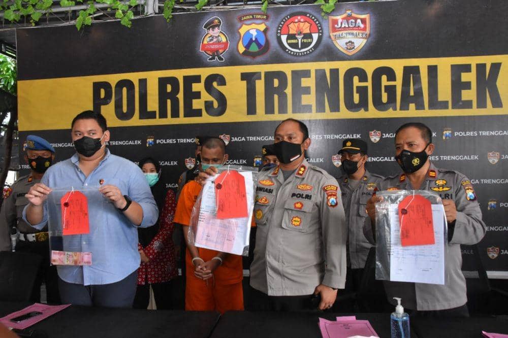 Polisi tunjukkan barang bukti , IDN Times/ istimewa