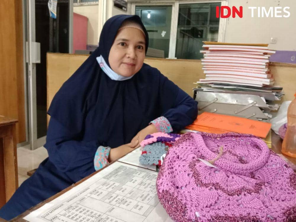 Hobi Sejak Kecil, Dosen Polmed Ini Sukses Berbisnis Rajutan