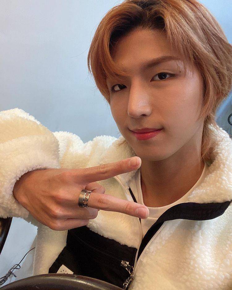 Jun Han Xdinary Heroes (instagram.com/xdinaryheroes_official)