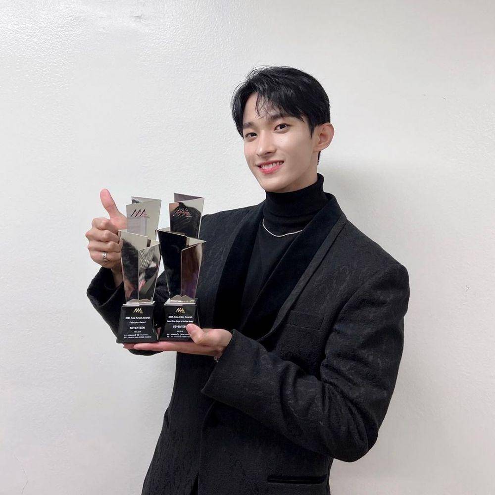 DK SEVENTEEN (instagram.com/dk_is_dokyeom)