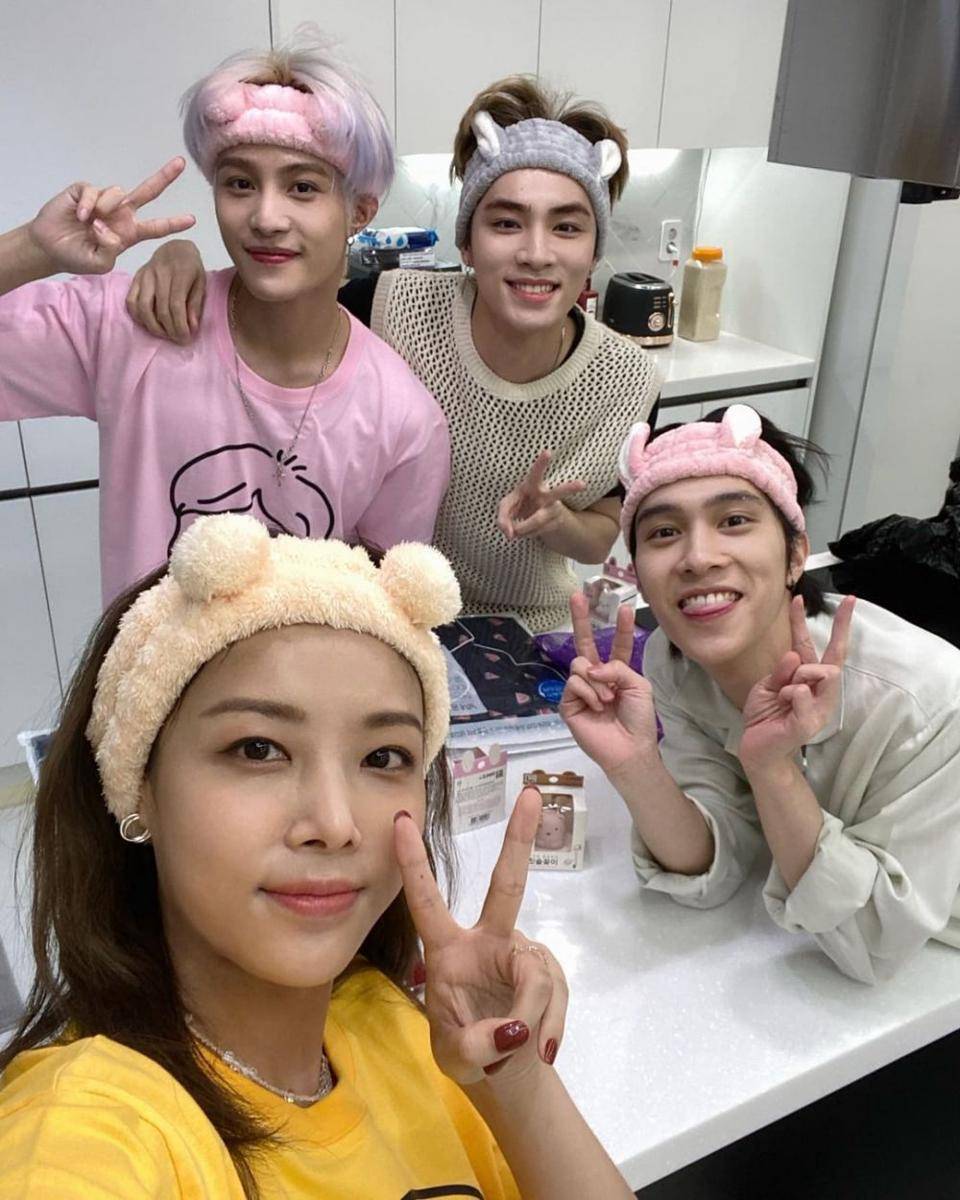 We Becama a Family (instagram.com/gotafam_official)