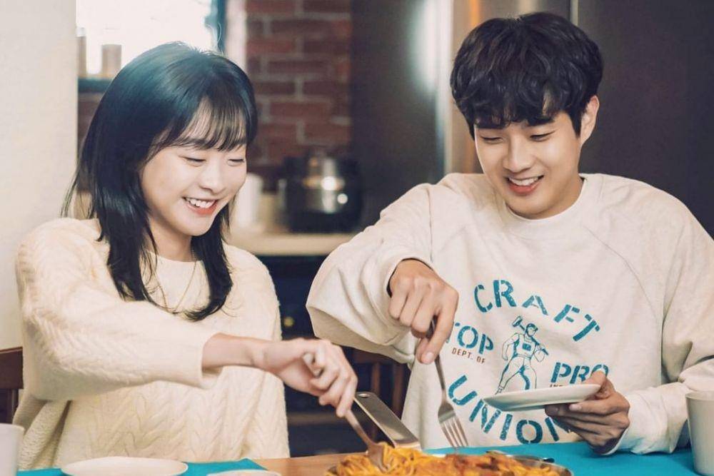 Kim Da Mi dan Choi Woo Shik di drama Our Beloved Summer (instagram.com/sbsdrama.official)