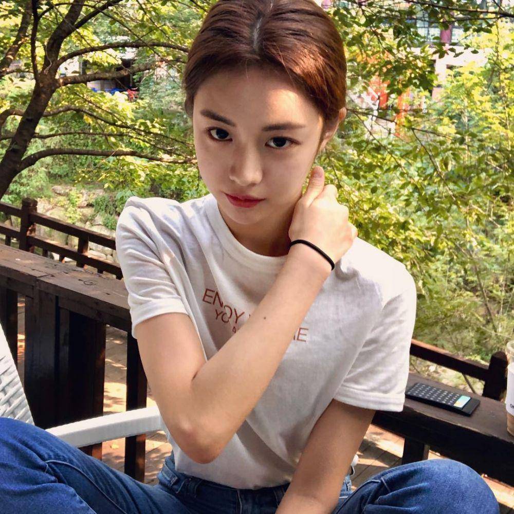Go Yoon Jung (instagram.com/goyounjung)