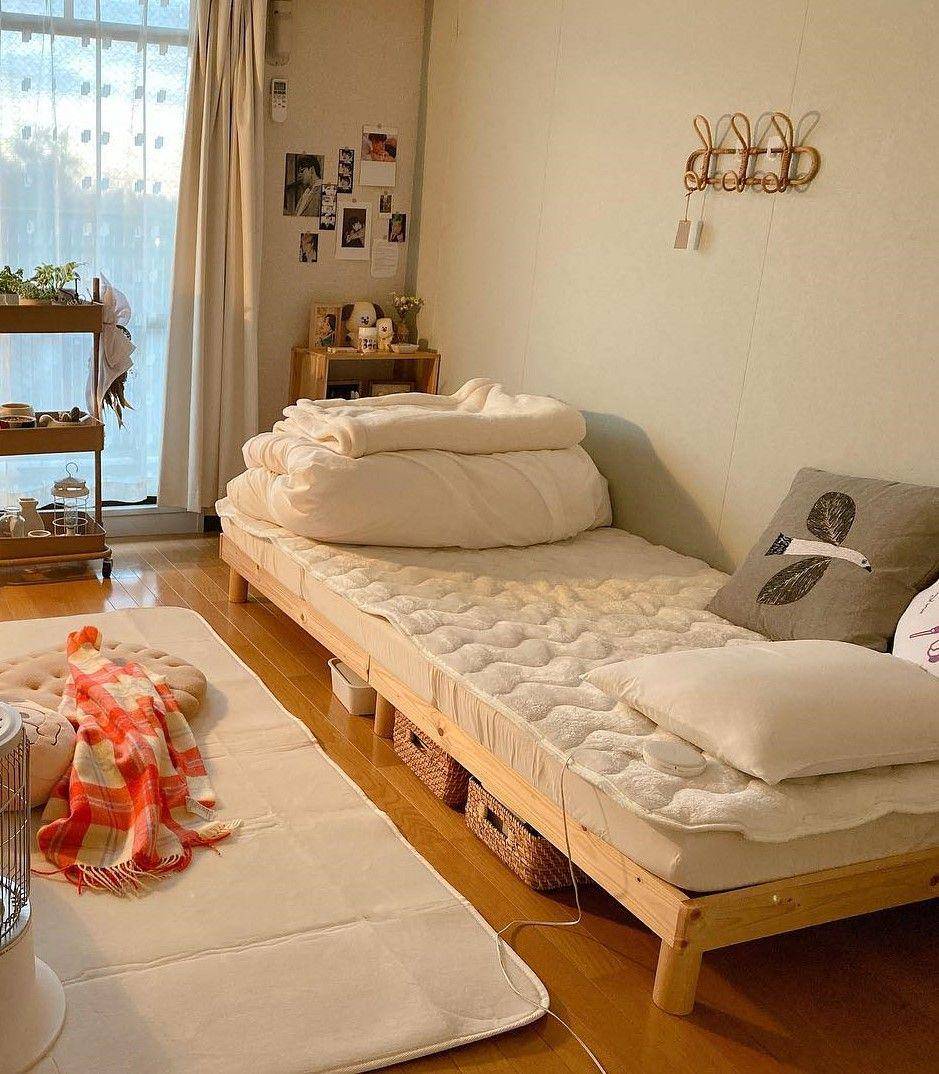 kamar kos dengan kasur single (instagram.com/7_osmanthus_0)