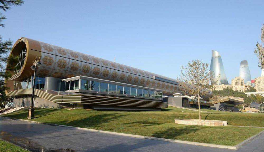 Azerbaijan Carpet Museum (commons.wikimedia.org/Presidential Press and Information Office)