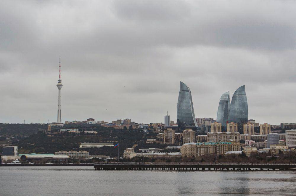 Baku (unsplash.com/Jahangir Graphics)