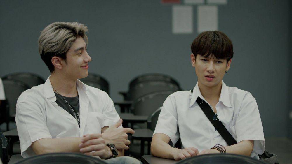 Mond Tanutchai dan Gun Atthaphan di serial Not Me (twitter.com/mond_tanutchai)