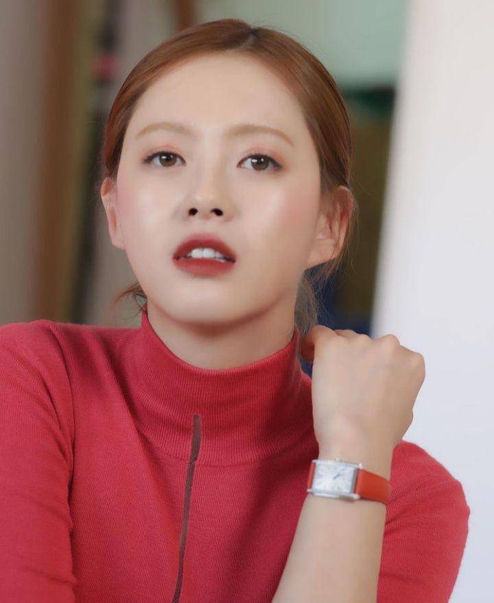 Go Ah Ra (instagram.com/ara_go_0211)