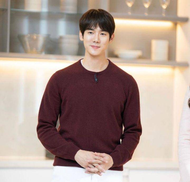 Yoo Yeon Seok (instagram.com/yoo_yeonseok)