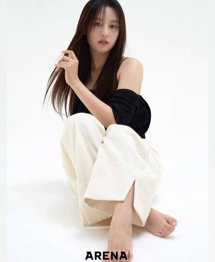 Kim Ji Won (instagram.com/geewonii)