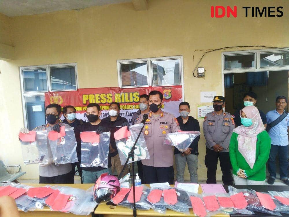 Kepolisian mengungkapkan penangkapan pelaku penembakan karyawati BRI-Link inisial LA (21) di Desa Tambah Subur, Way Bungur, Lampung Timur sempat terjadi baku tembak. (IDN Times/Tama Yudha Wiguna)