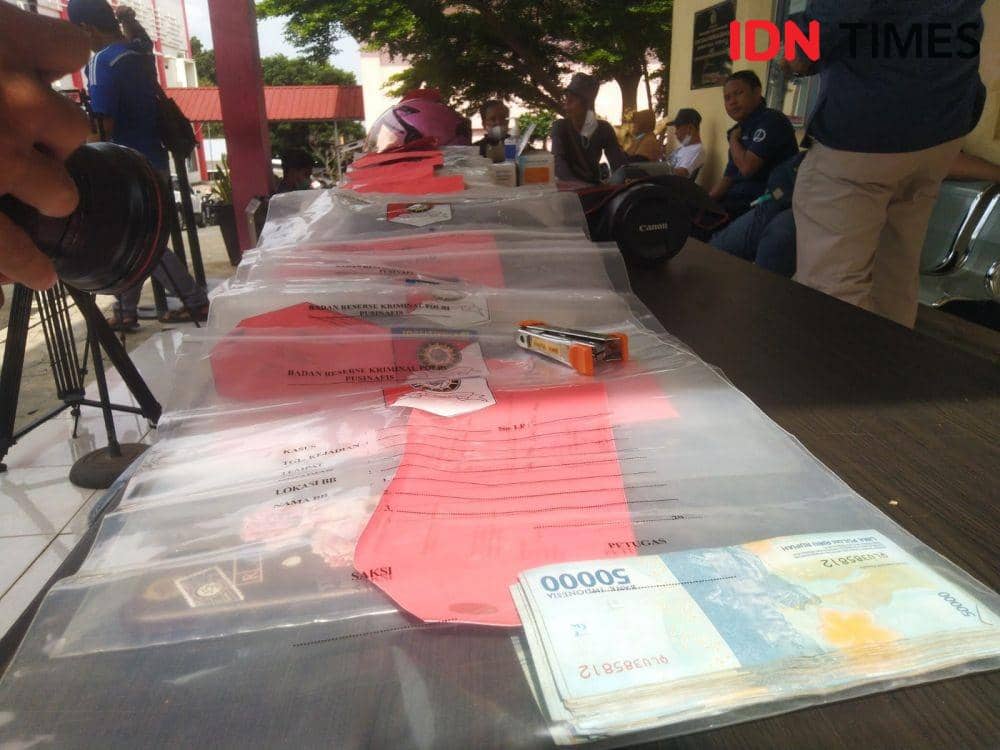 Kepolisian mengungkapkan penangkapan pelaku penembakan karyawati BRI-Link inisial LA (21) di Desa Tambah Subur, Way Bungur, Lampung Timur sempat terjadi baku tembak. (IDN Times/Tama Yudha Wiguna)