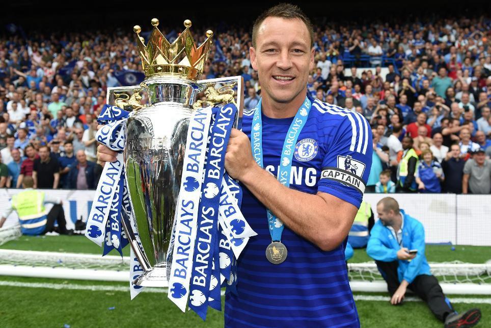 7 Kapten dengan Gelar Premier League Terbanyak, Panutan!