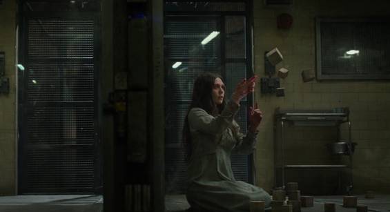 Wanda menjadi korban eksperimen Hydra (dok. Marvel Studios/Avengers: Age of Ultron)