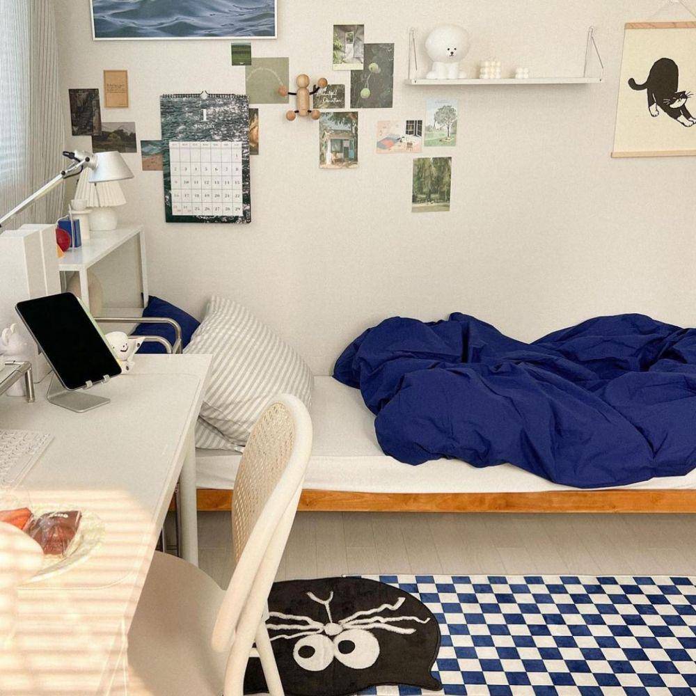potret kamar dengan kasur sempit (instagram.com/2yujin22)
