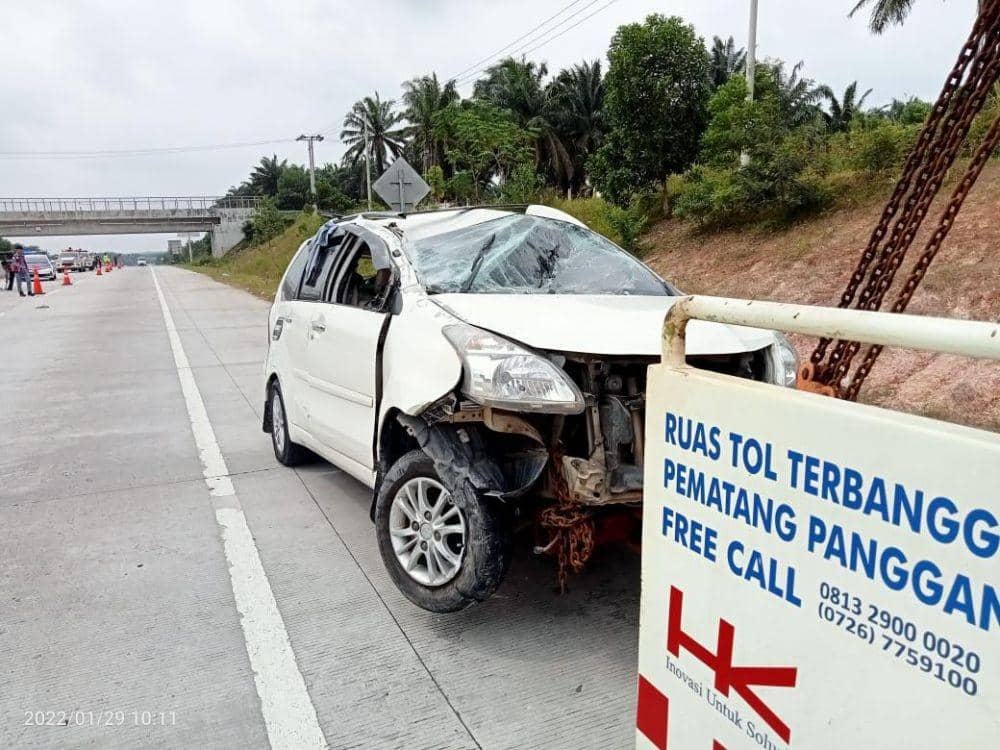 Kecelakaan di Jalan Tol Trans Sumatra ruas Lampung kembali terjadi. Kali ini, melibatkan dua kendaraan berlokasi di KM 234+000 Jalur A, Jalan Toll Ruas Terpeka. (Dok. Hutama Karya).