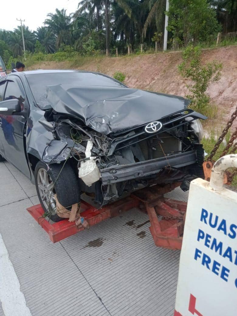 Kecelakaan di Jalan Tol Trans Sumatra ruas Lampung kembali terjadi. Kali ini, melibatkan dua kendaraan berlokasi di KM 234+000 Jalur A, Jalan Toll Ruas Terpeka. (Dok. Hutama Karya).