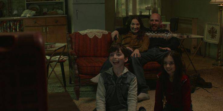 Wanda kecil bersama keluarganya (dok. Marvel Studios/WandaVision)
