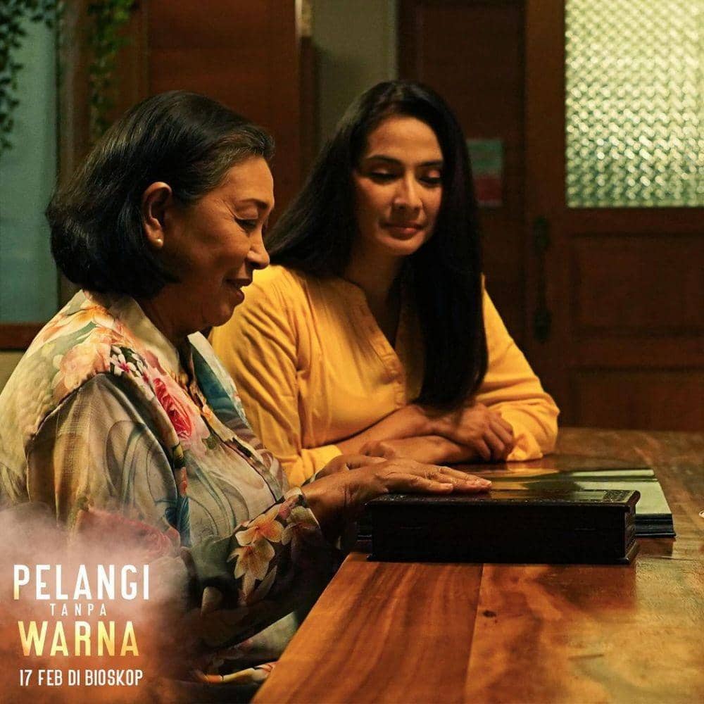 Ratna Riantiarno dan Maudy Koesnadi (instagram.com/falconpictures_)