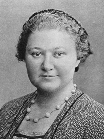 potret Vera Menchik di London, pada 2 Agustus 1933 (chesshistory.com/Studio Herbert Vandyk)