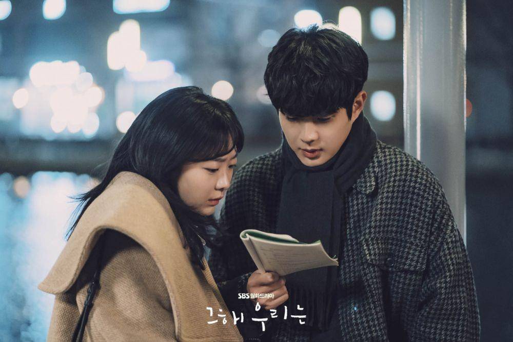 Cuplikan drama Our Beloved Summer (dok. SBS/Our Beloved Summer)
