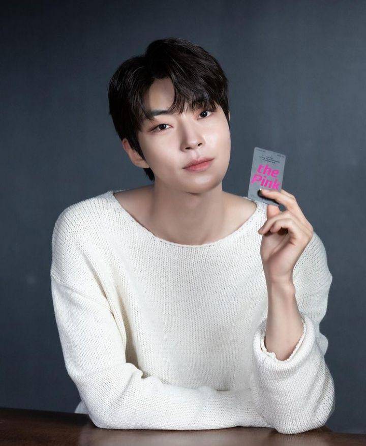 Hwang In Yeop (instagram.com/keyeastofficial)