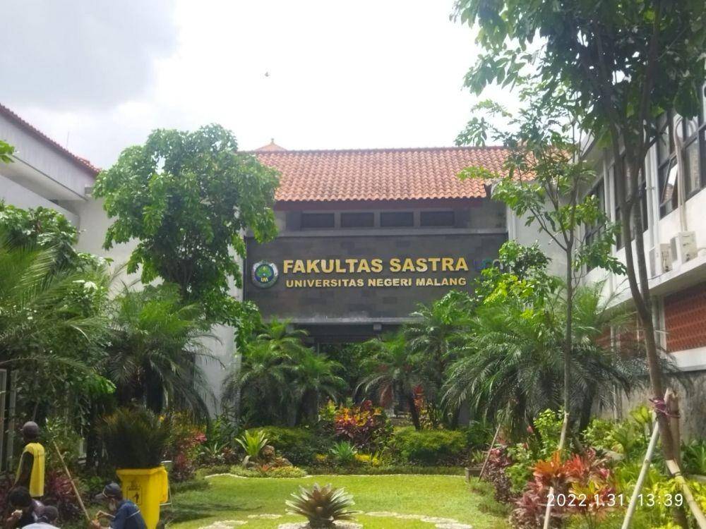 Situasi fakultas Sastra UM tampak sepi usai kuliah kembali daring. Dok/istimewa