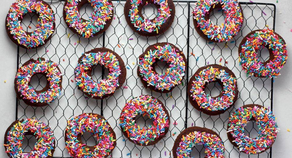 ilustrasi donat kukus ketan hitam (unsplash.com/sheri silver)