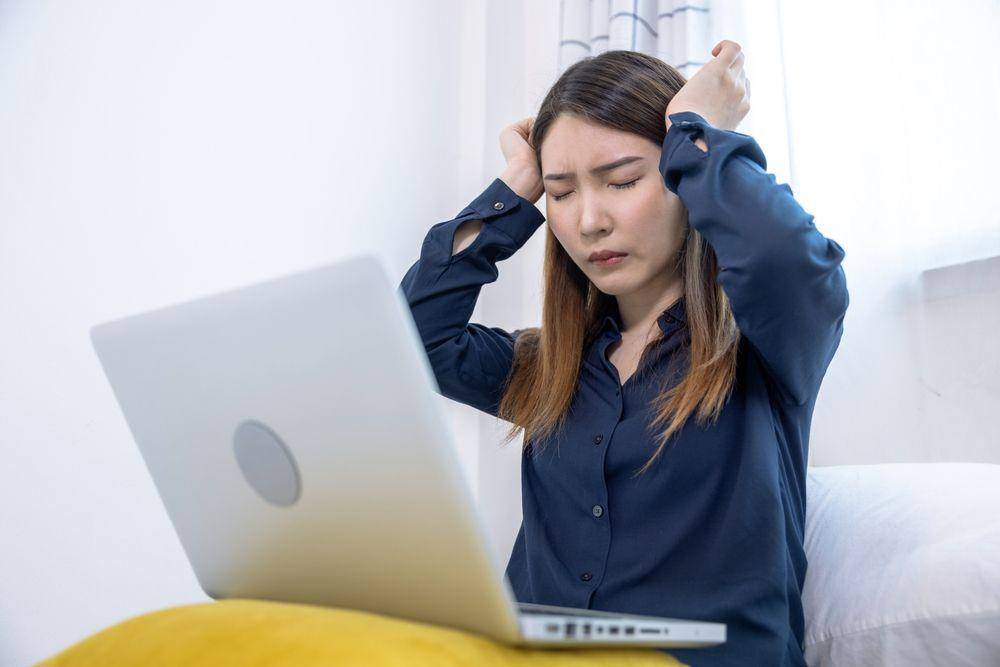 Millennial sedang mengalami zoom fatigue (Shutterstock/Basicdog)