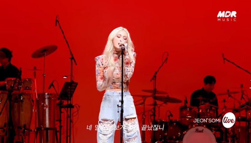 Beda dari Biasanya, 7 Idol KPop Ini Tampil Memukau Jadi Anak Band