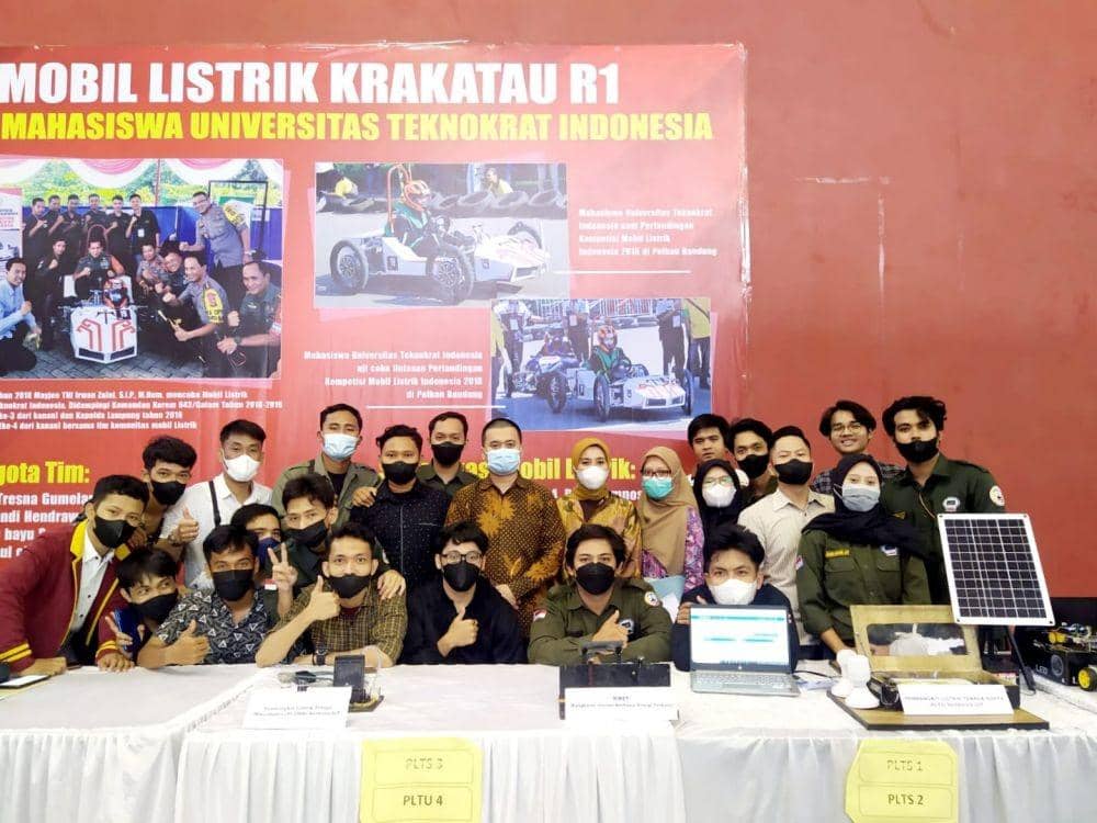 Mahasiswa Universitas Teknokrat Indonesia (UTI) menghadirkan karya teranyar Pembangkit Listrik Tenaga Biomassa Internet of Things (IoT). (Dok Teknokrat).
