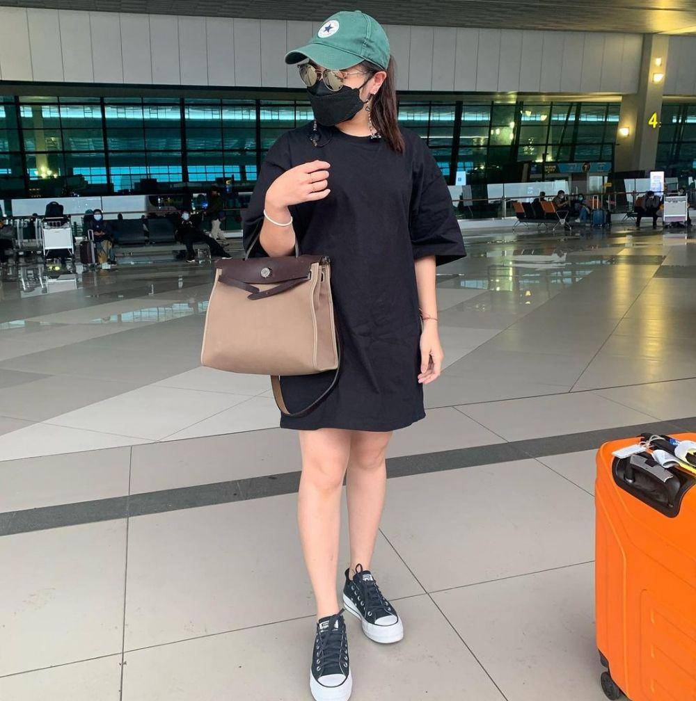potret outfit Prilly Latuconsina (instagram.com/prillylatuconsina96)