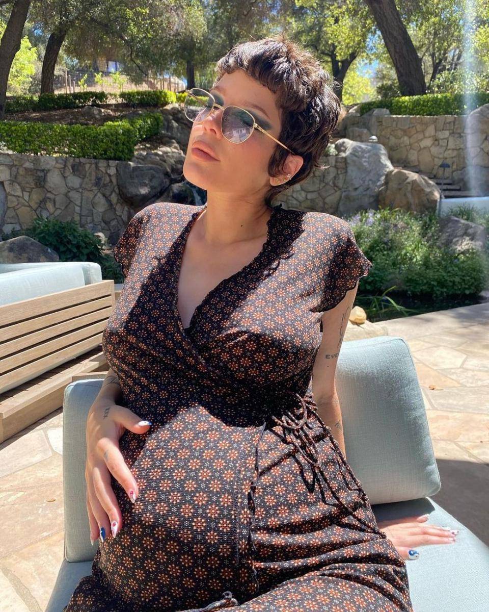 Halsey (instagram.com/iamhalsey)