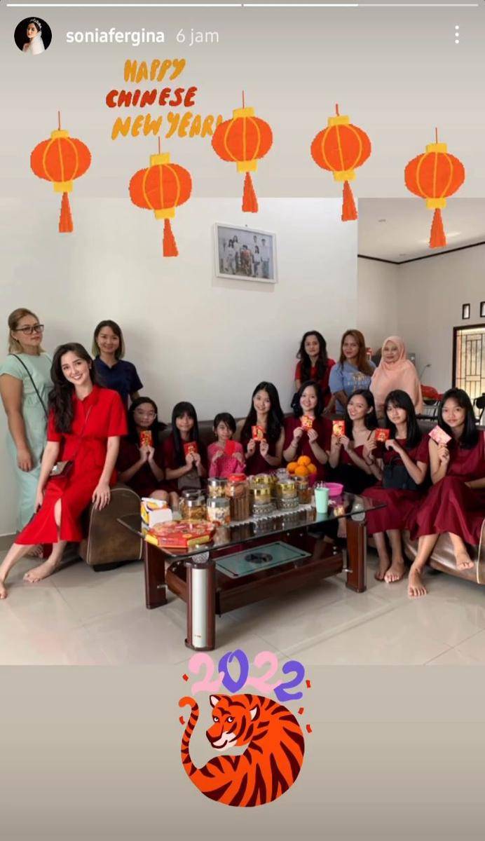 Potret beauty queen rayakan Imlek (Instagram.com/soniafergina)
