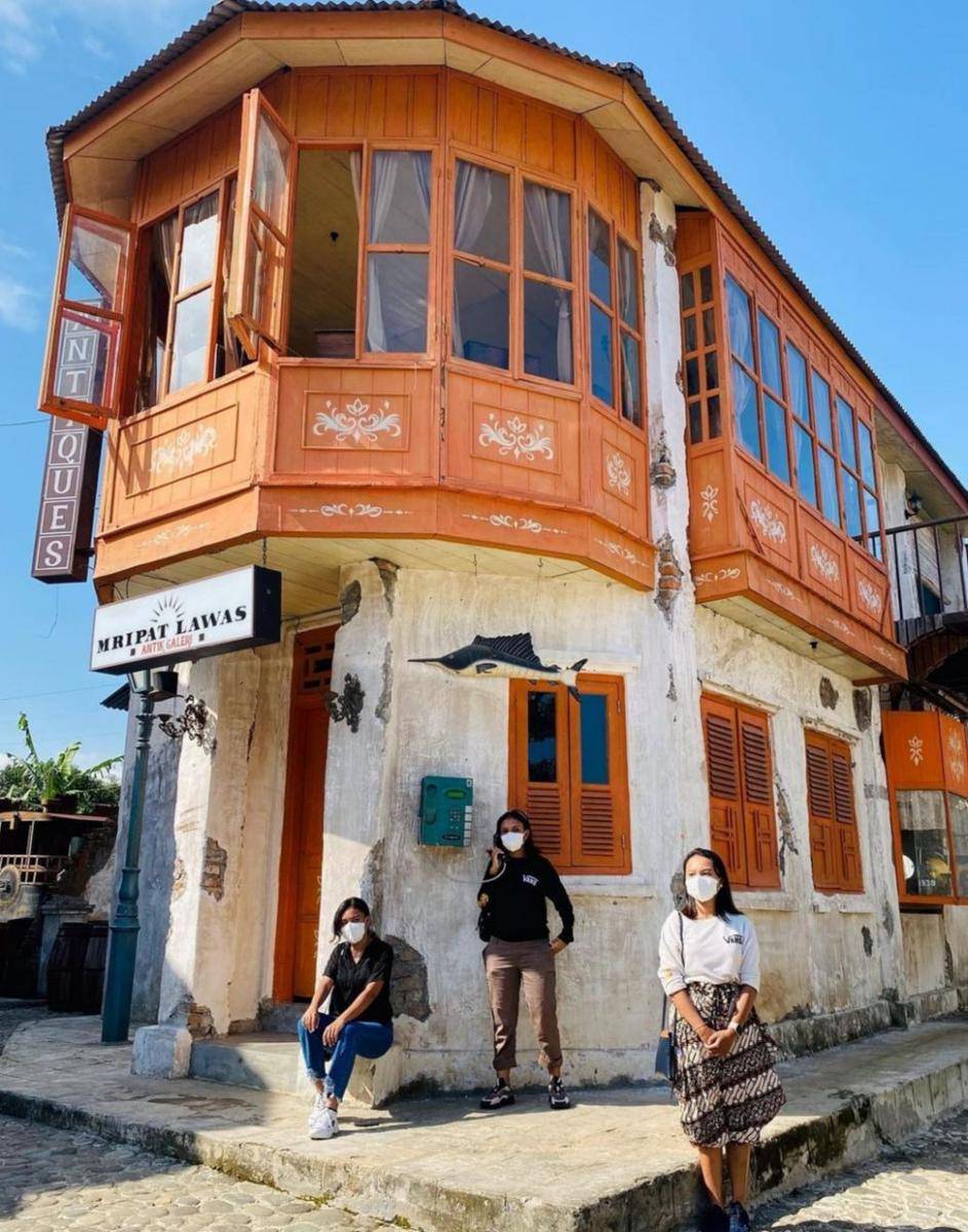 Studio Alam Gamplong (instagram.com/nuwamelan)