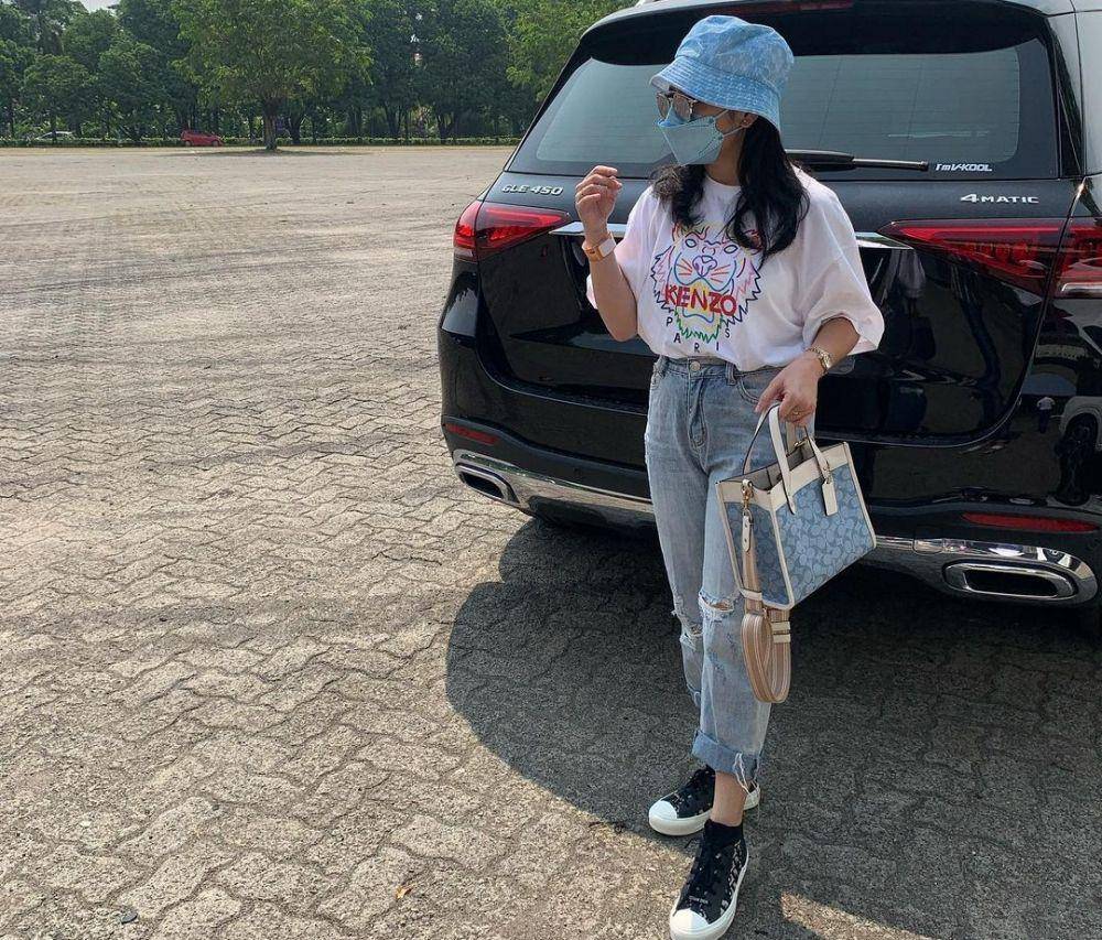 potret outfit Prilly Latuconsina (instagram.com/prillylatuconsina96)