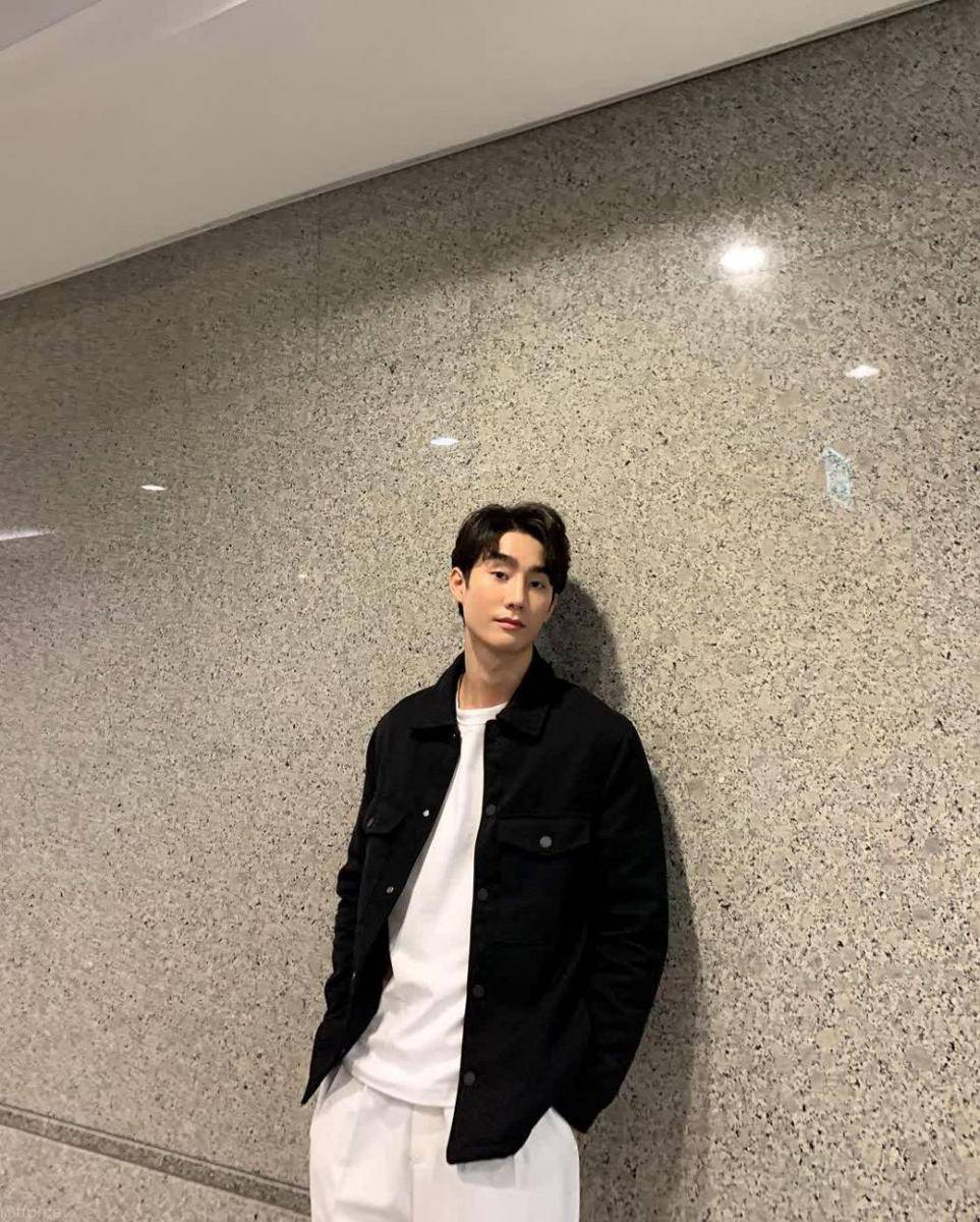 Force Jiratchapong (instagram.com/fforce_)