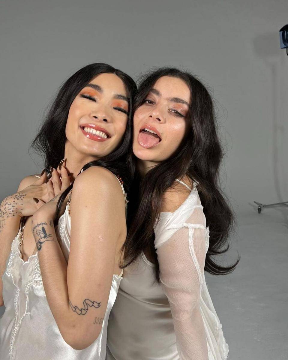 Rina Sawayama dan Charli XCX (instagram.com/charli_xcx)