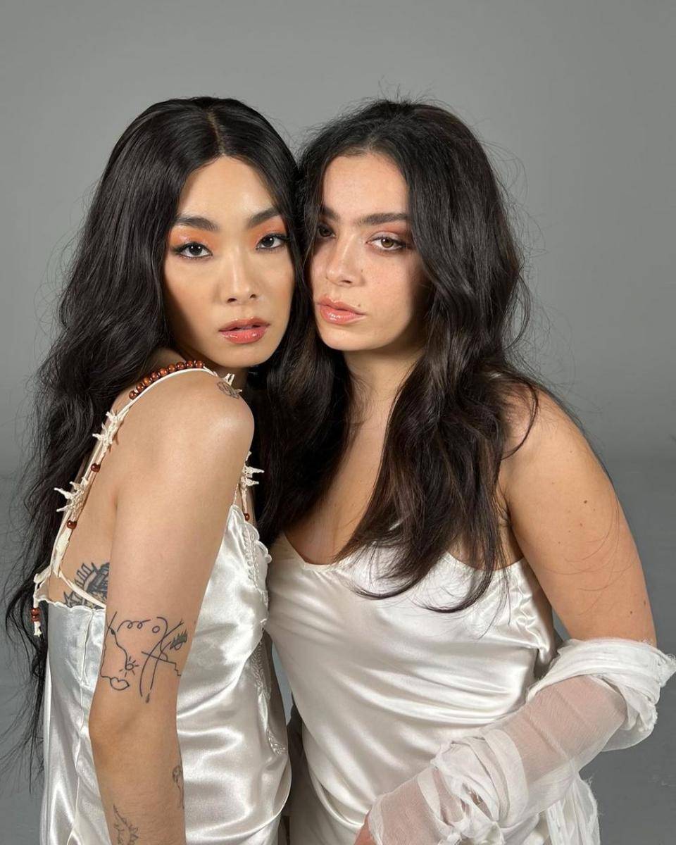 Rina Sawayama dan Charli XCX (instagram.com/charli_xcx)