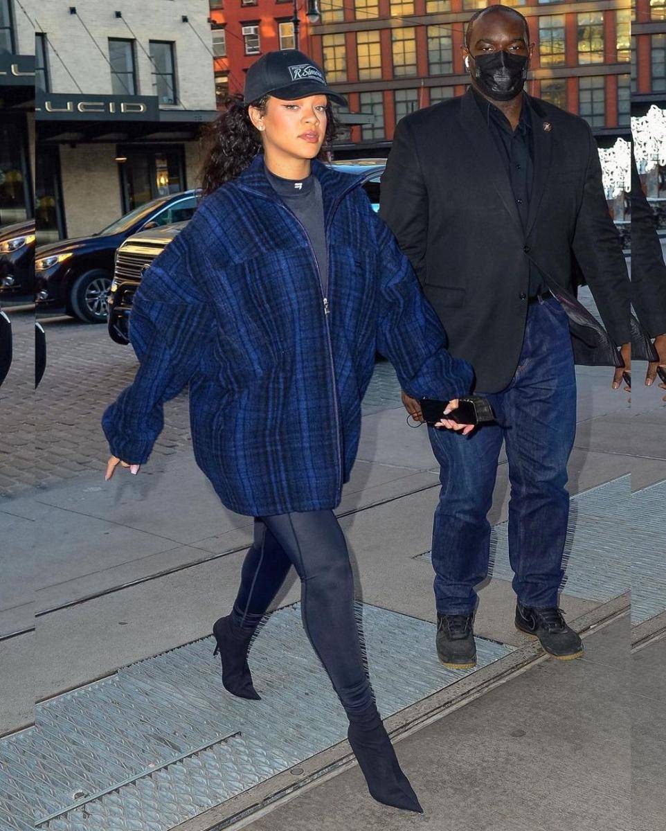 Rihanna (instagram.com/justjared)