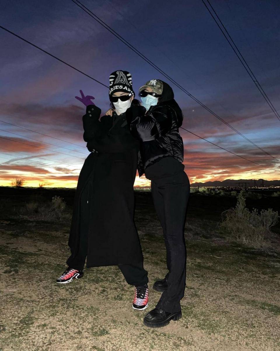 Rina Sawayama dan Charli XCX (instagram.com/charli_xcx)