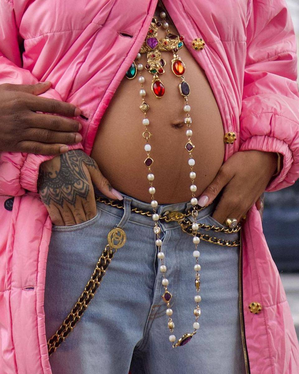 Rihanna (instagram.com/etcanada)