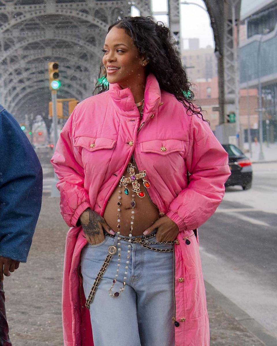 Rihanna (instagram.com/usweekly)
