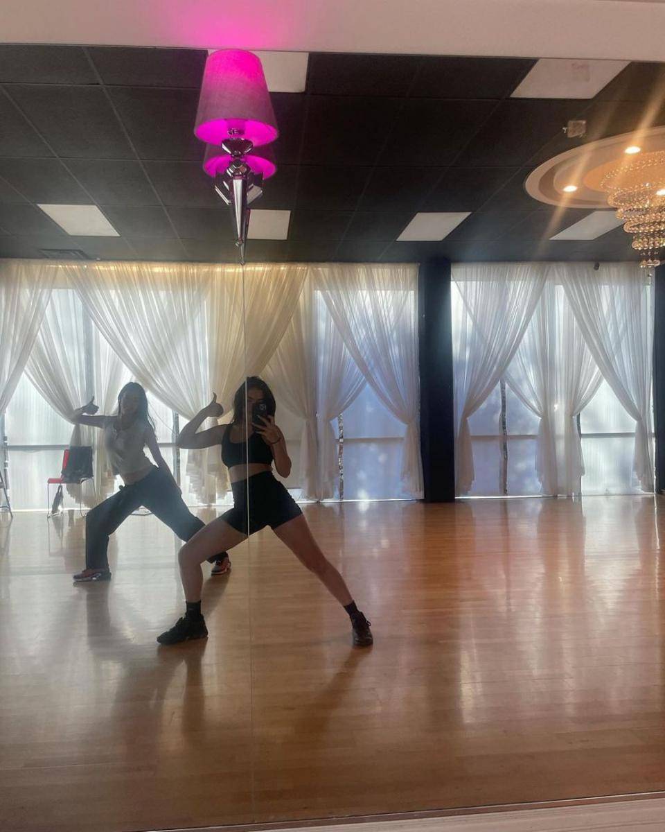 Rina Sawayama dan Charli XCX (instagram.com/charli_xcx)