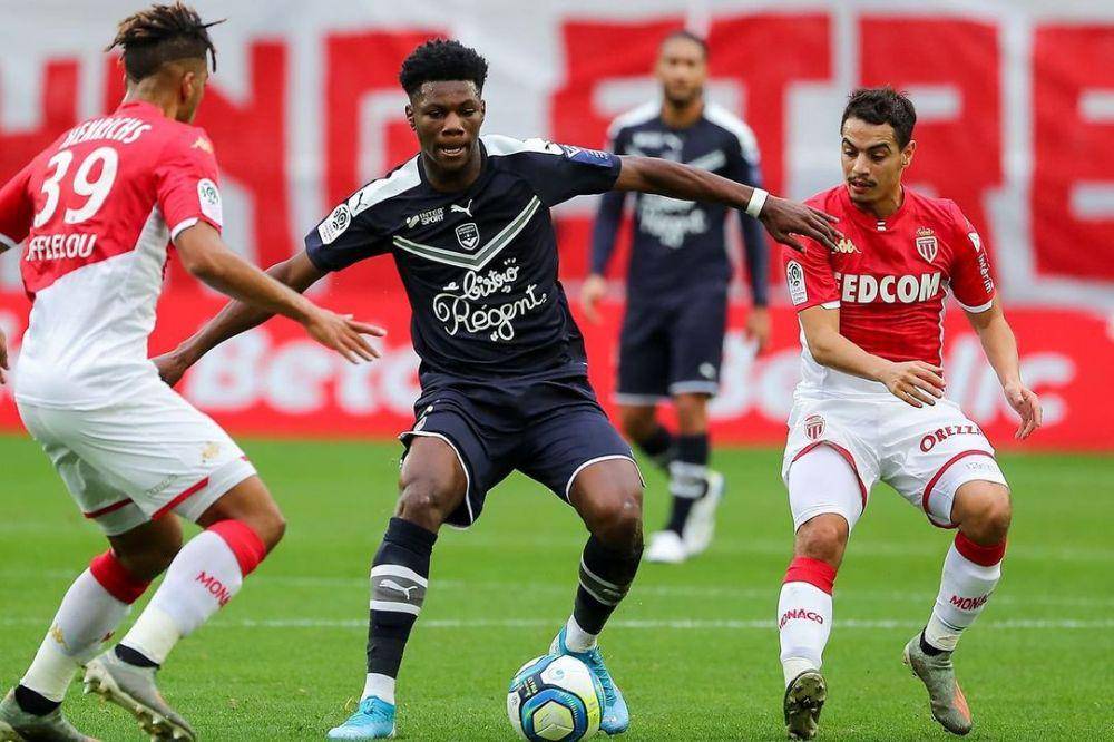 Tchouaméni (tengah) telah melakoni 37 pertandingan bersama Bordeaux. (instagram.com/aurelientchm17)
